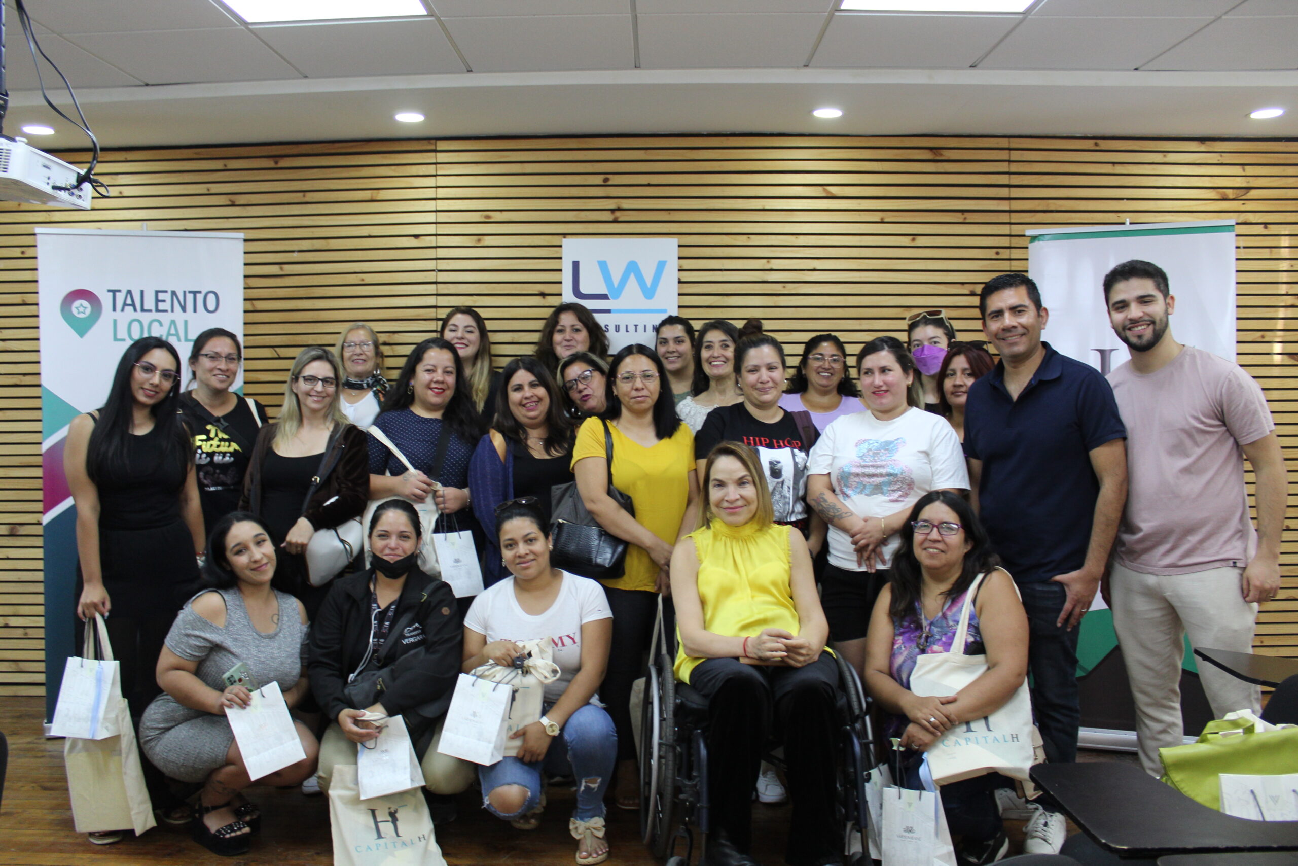 Con éxito comienza curso de Alfabetización Digital para mujeres de la Región Metropolitana 